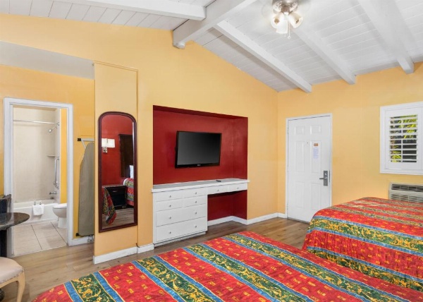 Fallbrook Country Inn image 29