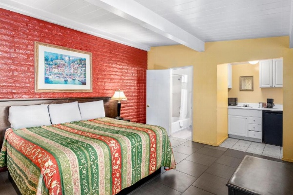Fallbrook Country Inn image 9